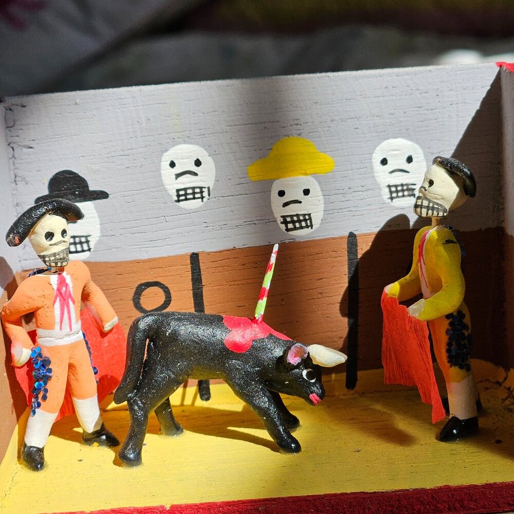 VTG OAXACAN BULLFIGHT DIORAMA SCULPTURE